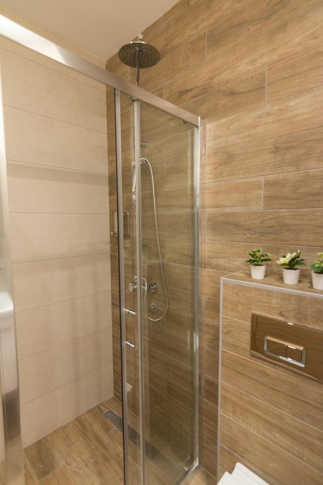 Tara Lux Apartment